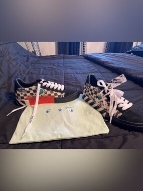 WHIT Low-Top Sneakers in White with Red Side Panels